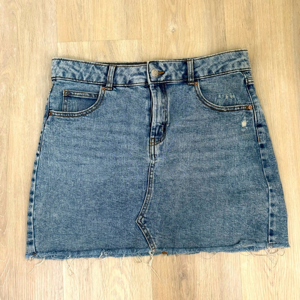 Women's Denim Mini Skirt. Size 10.